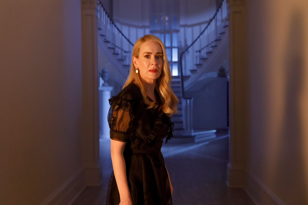 AHSZone's tweet photo. New promotional still of Sarah Paulson as Cordelia Goode in “American Horror Story: 13.” https://t.co/IkFotYRa7E
