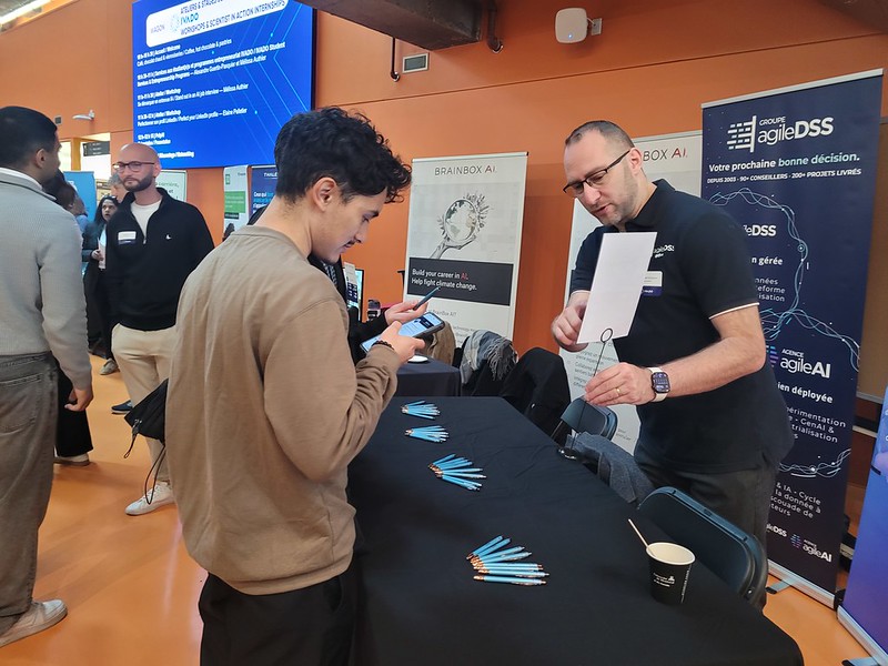 IVADO_Qc's tweet photo. 🎓 Plus de 1 000 étudiantes et étudiants inscrits et une journée riche en échanges entre des organisations à la recherche de talents et une relève soucieuse de faire avancer l'#IA au bénéfice de la société 🤝
Merci d'avoir fait de la #FoireIVADO un succès!
#stages #emplois https://t.co/tgP0i6orOc
