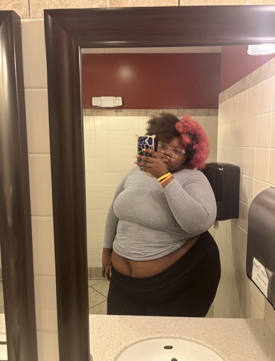 Twerkinonyohead's tweet photo. i Hurd people was looking for me from wizz , well heyyy guys . #wizz #bbw #bbw #sbbw #sellingfacetime #biggirl #bigbooty #tiktoker #atlanta #philly #freaks #phillyfreaks #at|freaks https://t.co/Pc4BBwiuqW