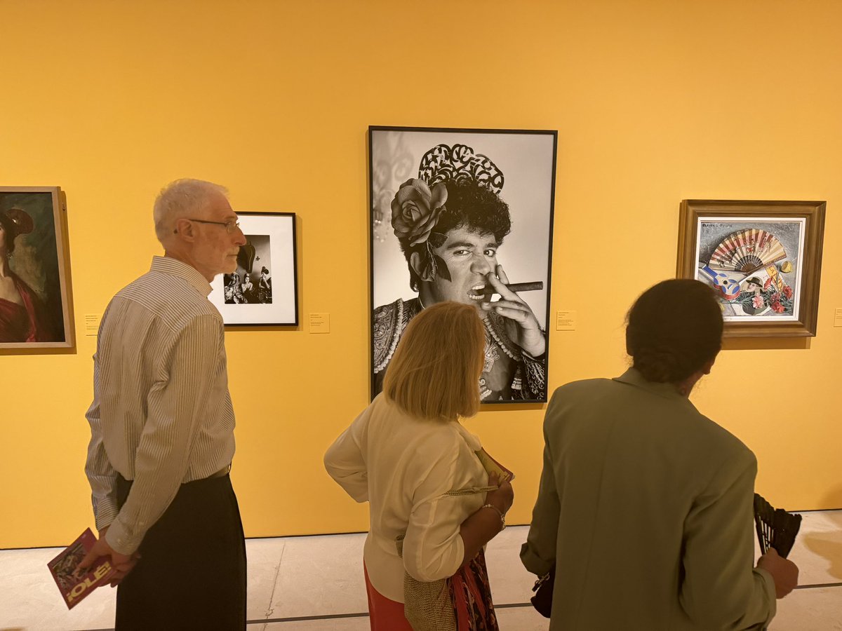thyssenmalaga's tweet photo. Inauguramos “¡Olé! El mito de lo español a través de Andalucía”, la nueva exposición temporal del Museo Carmen Thyssen Málaga.

La presentación de esta muestra, que reúne 75 obras de 52 artistas para
explorar la construcción visual del mito identitario de España a partir del folclore andaluz, ha contado con la participación de Lourdes Moreno, directora del Museo Carmen Thyssen Málaga, y José María Luna, en representación de Fundación Unicaja.

Goya, Sorolla, Picasso, Romero de Torres, Zuloaga, Saura, Barceló, Bacon o Equipo Crónica, entre muchos otros, forman parte de este recorrido por el imaginario de lo español.

“¡Olé!” abre sus puertas mañana, 3 de octubre.

La exposición cuenta con el patrocinio de Fundación Unicaja. @FundUnicaja