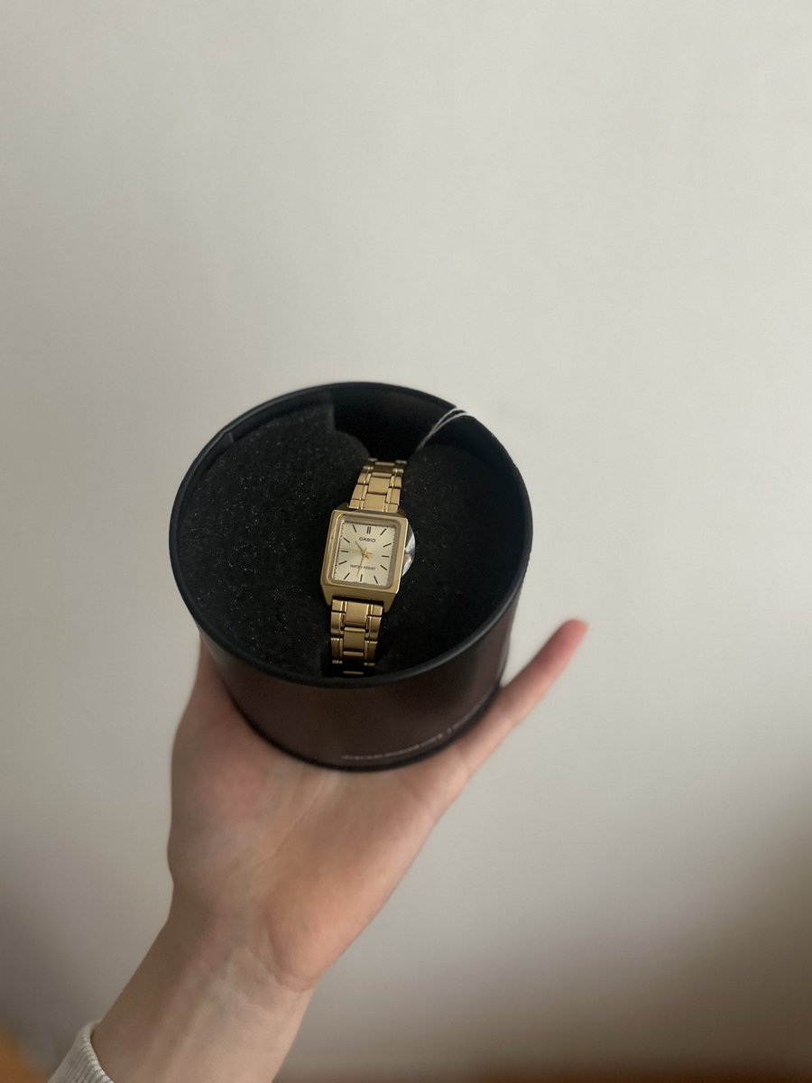 serifebsc's tweet photo. öğrencim (7) Japonya’dan hediye getirmiş.. bu çocuğun artık Türkçeyi Kaşgarlı Mahmut’tan daha iyi bilmesi gerekiyor demek https://t.co/qvUFUuTITG