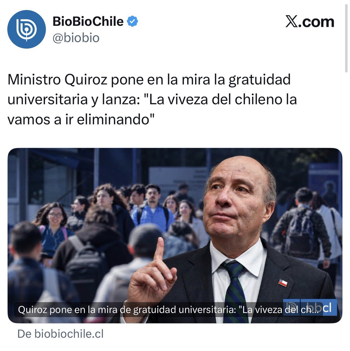 R_SaavedraM's tweet photo. Curioso que un personaje que ayudó a empresas a ganar miles de millones de pesos mediante colusiones critique la “viveza del chileno” 🐀 https://t.co/i9ZCT7TufH