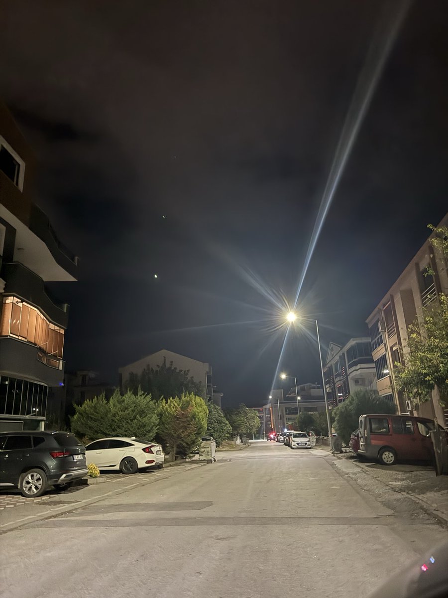 sjnan101's tweet photo. Sokakların ruhunu çalmışlar aq sarı ışığı geri verin @uludagelektrik https://t.co/jcbAAzfdXO