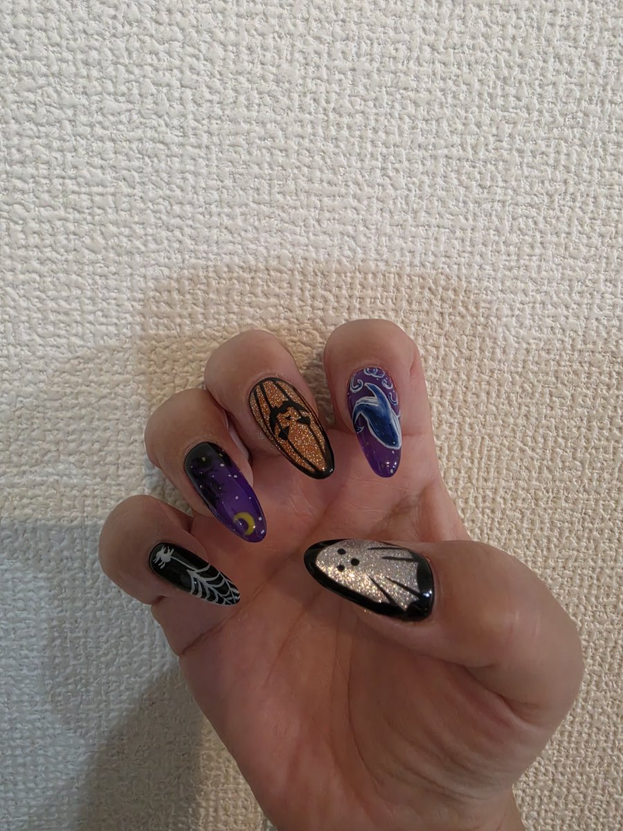aruru103's tweet photo. 10月はハロウィンネイル👻🎃
ハロウィンの中に1本だけ鯨入れてもらってめっちゃウッキウキ( *¯ ꒳¯*)✨ https://t.co/HddyTb568y
