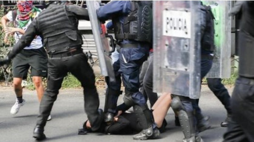 FarroRobot's tweet photo. Dice la narcopresidentA @Claudiashein que 2 de octubre, no se olvida.

Pero tampoco se olvida que ella es una fascista represora y siempre lo ha sido. https://t.co/obPf2NnQ9W