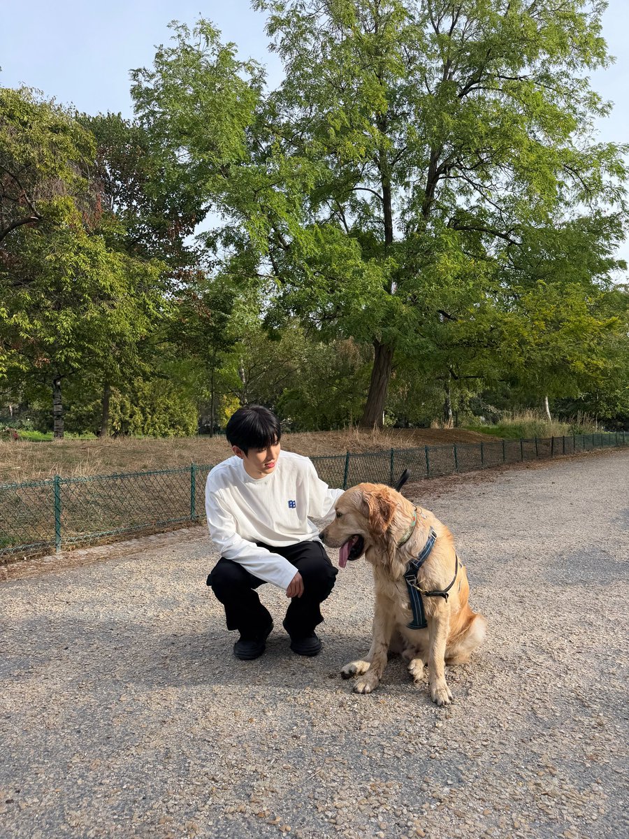 Decemberpb7u's tweet photo. 跨越山海赴巴黎，允植与时宇，前路尽是荣光
산과 바다를 넘어 파리로 향하는 윤식이와 시우, 앞길에 영광만 가득하길
Cross mountains and seas to Paris,
Yunsik and Siwoo, may your path be full of glory.
YOONSIK SIWOO Pour Toujours
#YOONSIKSIWOOINPARIS https://t.co/pz3gagkCGC