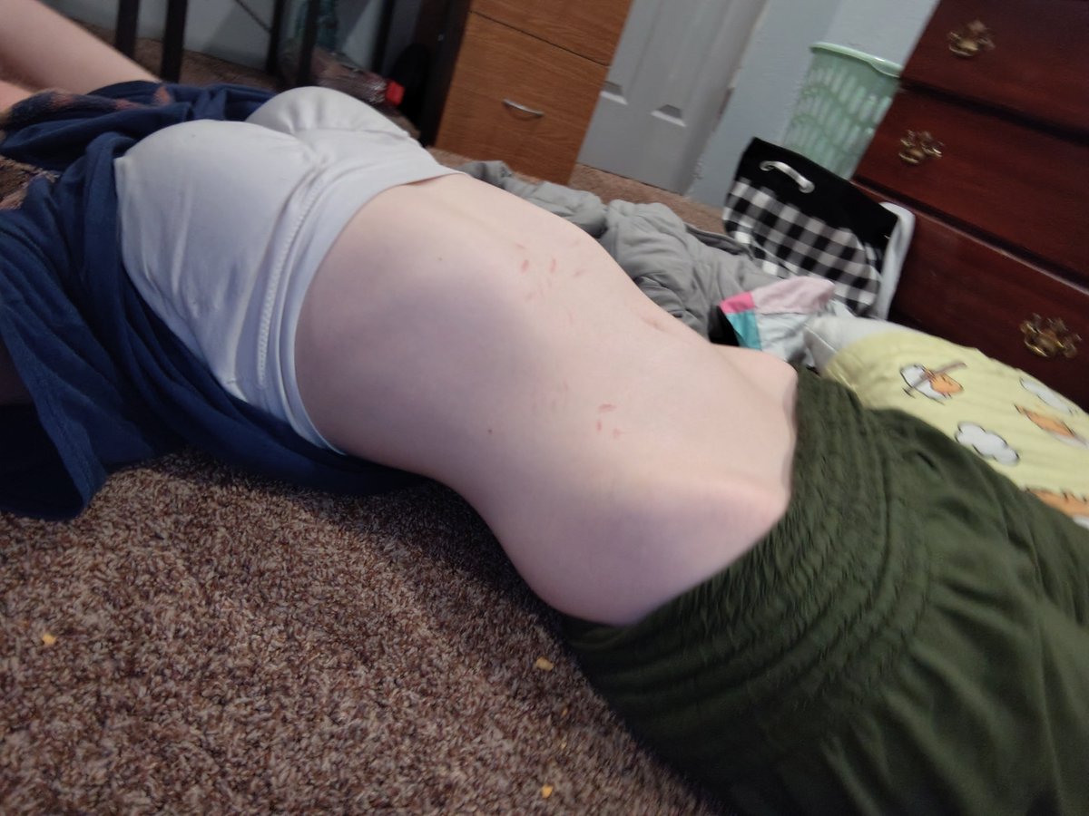 Fatal_angel488's tweet photo. #Ed #Edr-twt #moots #edtwt #bodycheck day five of posting bodychecks everyday until I reach my  
ignore my messy room hahha https://t.co/b4OMa3VPdF