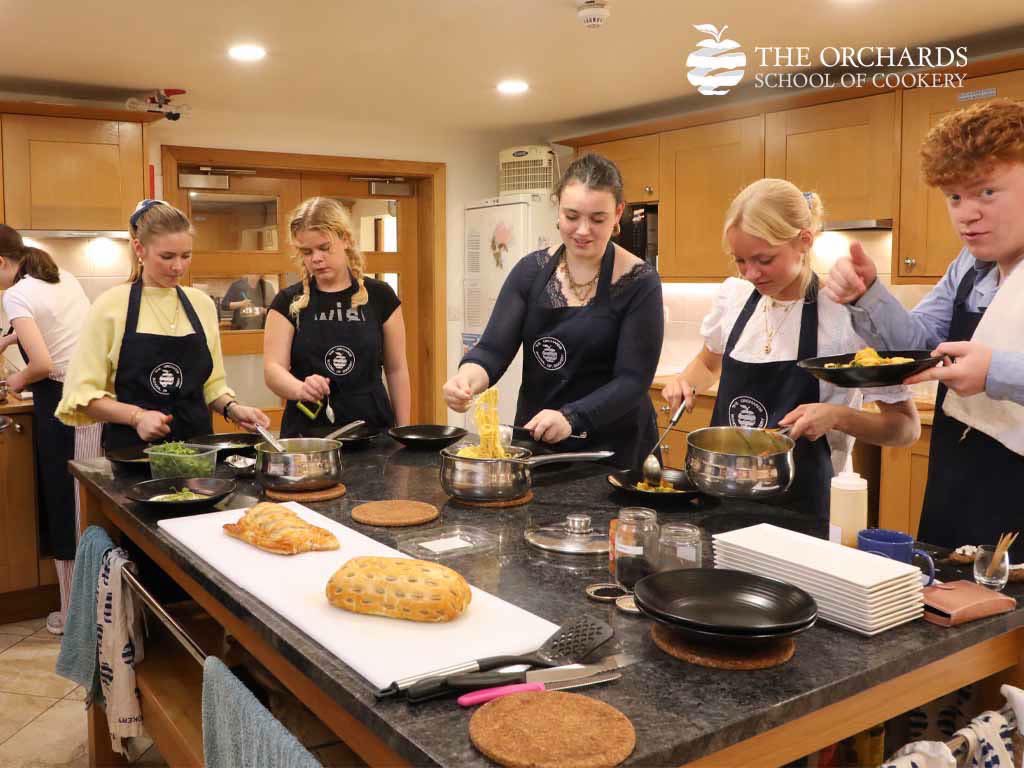 OrchardsCookery's tweet photo. It's goodbye to some of our Chalet Cooks and the end of week one for others. Well done to all for an brilliant week with some fantastic cooking -  finished on a Beef Wellington high! ✨👏  Safe Journeys home. 😊 https://t.co/aKhc7zx0gy