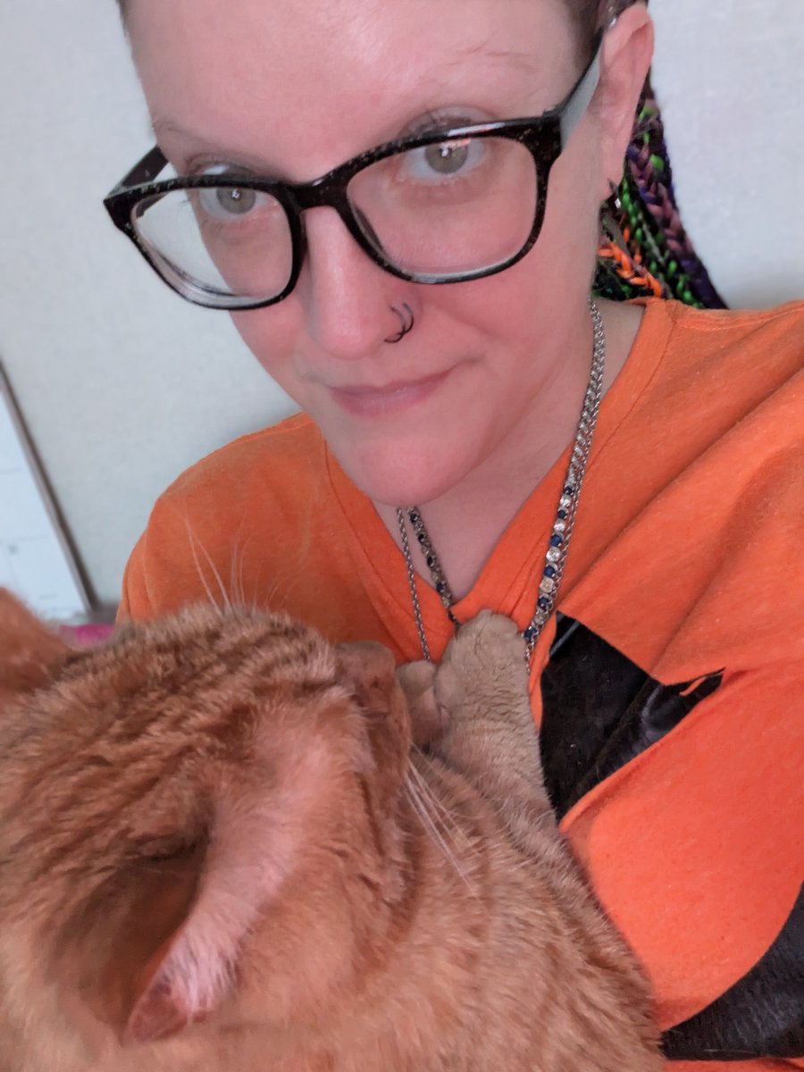 Sarah2Wolves's tweet photo. Mama's boy, Lefty lol https://t.co/oEWcFhmaxQ