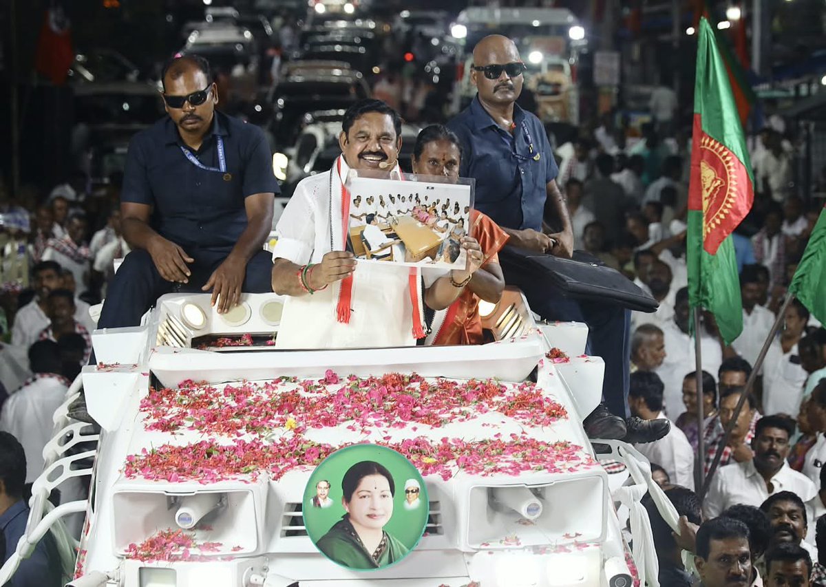 AIADMKOfficial's tweet photo. மாண்புமிகு கழகப் பொதுச் செயலாளர் புரட்சித் தமிழர் திரு. @EPSTamilNadu
அவர்கள்,

தாராபுரம் சட்டமன்ற தொகுதி,  தாராபுரம் காவல் நிலையம் அருகில் கழக வெற்றி வேட்பாளர் திருமதி. K. பானுமதி அவர்களுக்கு “இரட்டை இலை” சின்னத்தில் வாக்கு சேகரித்தார்கள்.

#வெல்லட்டும்_இரட்டைஇலை 🌱
#AIADMK #Dharapuram #ByeElections