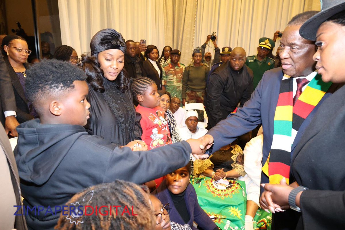 HeraldZimbabwe's tweet photo. PRESIDENT CONSOLES CHIVAYO'S CHILDREN

President Mnangagwa consoles the late businessman Mr Wicknell Chivayo's children and their mother Sonja Madzikanda at the family home in Harare.
📸: Presidential Photographer John Manzongo https://t.co/nGAFBV9vb5
