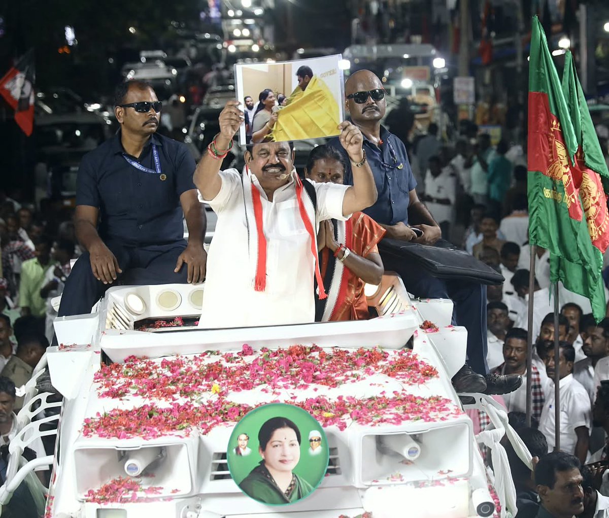 AIADMKOfficial's tweet photo. மாண்புமிகு கழகப் பொதுச் செயலாளர் புரட்சித் தமிழர் திரு. @EPSTamilNadu
அவர்கள்,

தாராபுரம் சட்டமன்ற தொகுதி,  தாராபுரம் காவல் நிலையம் அருகில் கழக வெற்றி வேட்பாளர் திருமதி. K. பானுமதி அவர்களுக்கு “இரட்டை இலை” சின்னத்தில் வாக்கு சேகரித்தார்கள்.

#வெல்லட்டும்_இரட்டைஇலை 🌱
#AIADMK #Dharapuram #ByeElections