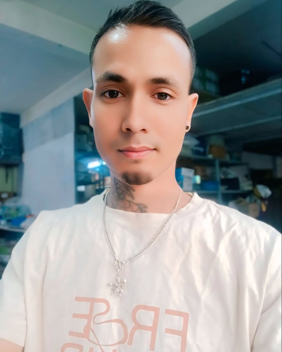 MyHomehrpPage's tweet photo. Photo by Alisha Jora in Bangalore, India. May be a selfie of one or more people with a beard, hair, and text. https://t.co/3NXRGScRKe