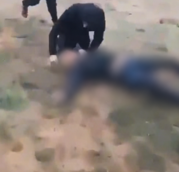 AlertesInfos's tweet photo. 🇫🇷 À titre de précision, pour ceux qui n’auraient pas fait le lien : il s’agit du policier qui a été mis K.O. à Belfort aujourd’hui. https://t.co/tqHlFyBVA2