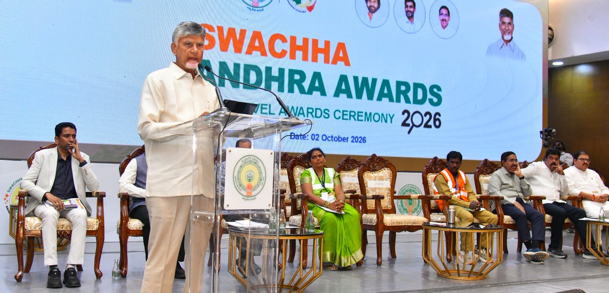 ncbn's tweet photo. విజయవాడలో జరిగిన స్వర్ణాంధ్ర–స్వచ్ఛాంధ్ర అవార్డ్స్‌–2026 కార్యక్రమంలో పాల్గొనడం సంతోషాన్నిచ్చింది. స్వచ్ఛత కోసం కృషి చేసి అవార్డులు దక్కించుకున్న వారికి అభినందనలు. స్వచ్ఛత అంటే పరిసరాలను శుభ్రంగా ఉంచడంతోపాటు... మన ఆరోగ్య��, ఆలోచనలు, జీవన విధానంలోనూ స్వచ్ఛతను పాటించాలి. నదులను పరిరక్షించాలి. పచ్చదనాన్ని పెంచాలి. ప్రజల భాగస్వామ్యంతో స్వచ్ఛాంధ్రను, స్వర్ణాంధ్రను నిర్మిద్దాం.
#SwachhaAndhraAwards2026