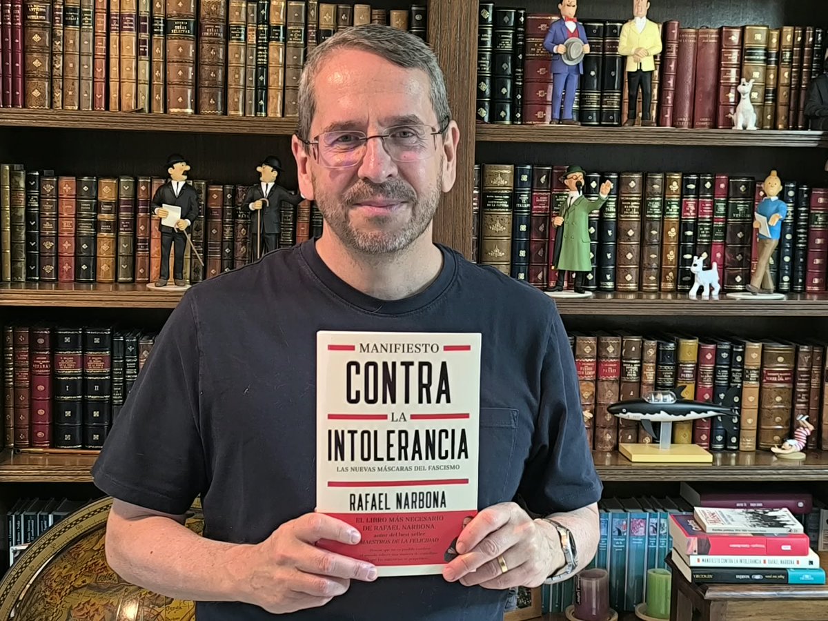Rafael_Narbona's tweet photo. Ya tengo ejemplares de mi próximo libro, Manifiesto contra la intolernacia. Las nuevas máscaras del fascismo @RocaEditorial. A la venta el 22 de octubre. En todas las librerías de España, Amazon y otras plataformas digitales. Unos meses más tarde, llegará a América Latina. Es mi contribución a la lucha contra el nuevo fascismo que recorre el mundo.