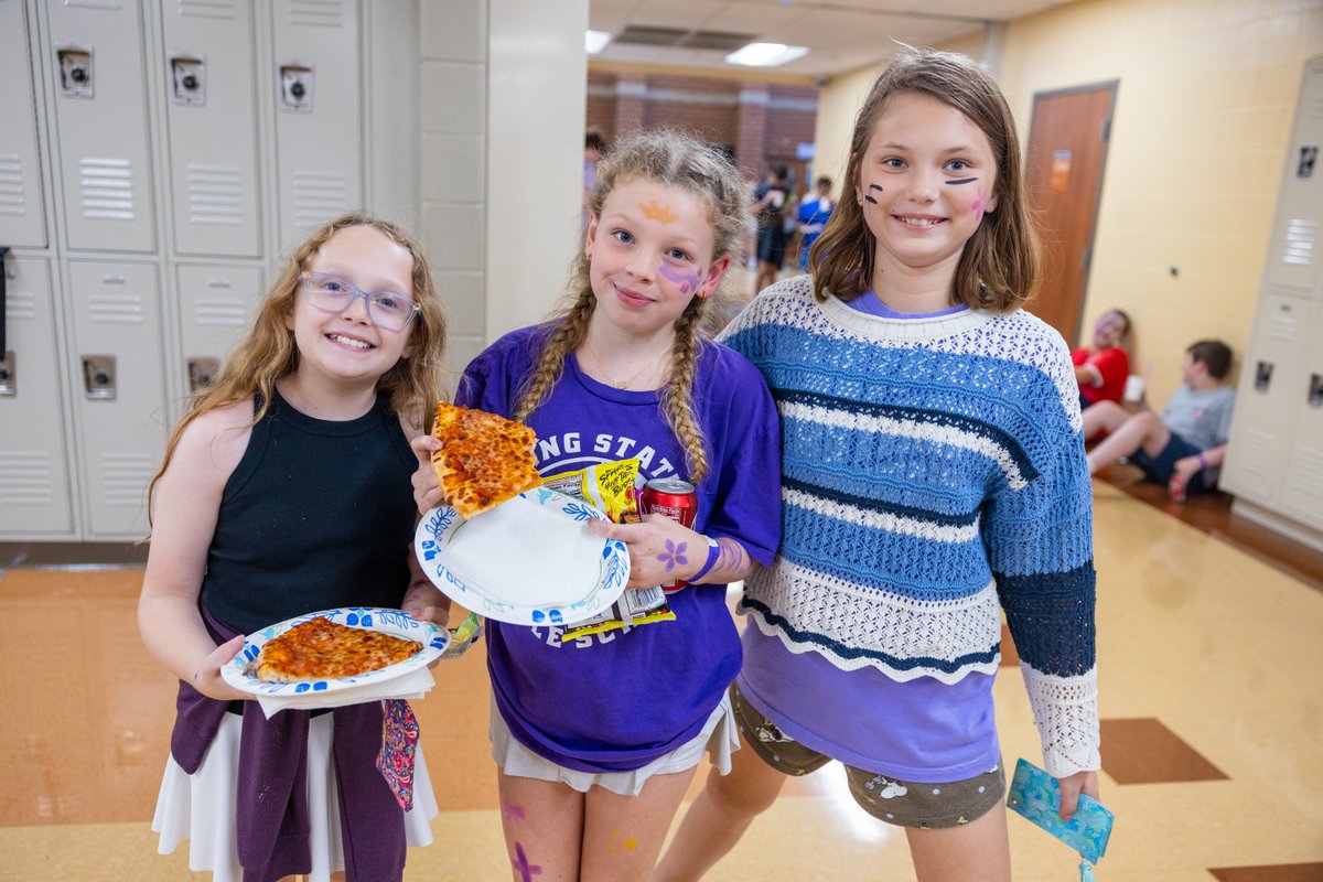 WCSedu's tweet photo. 🍕 Spring Station Middle's annual Fun Fair brought students and staff together for an afternoon of food, games and activities on September 24. https://t.co/dhASZ1sxQ7