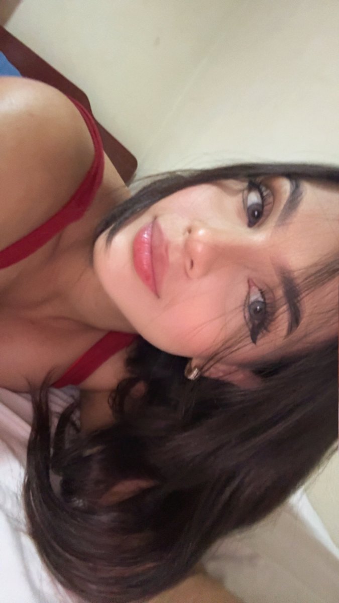 la_elsaaa's tweet photo. Met un ❤️ 😘et j’arrive en dm avec une belle surprise dès maintenant https://t.co/gw9Qzwmph5