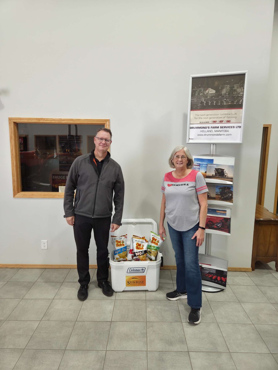 SunriseCU's tweet photo. Congratulations to our Harvest Cool Down winner, Barb Drummond from Cypress River 🌾

Branch Manager Troy McGill dropped off a cooler filled with snacks and drinks to Barb!

Thank you to all farmers and their families for their hard work as harvest continues! https://t.co/L1z95Z8Z3o