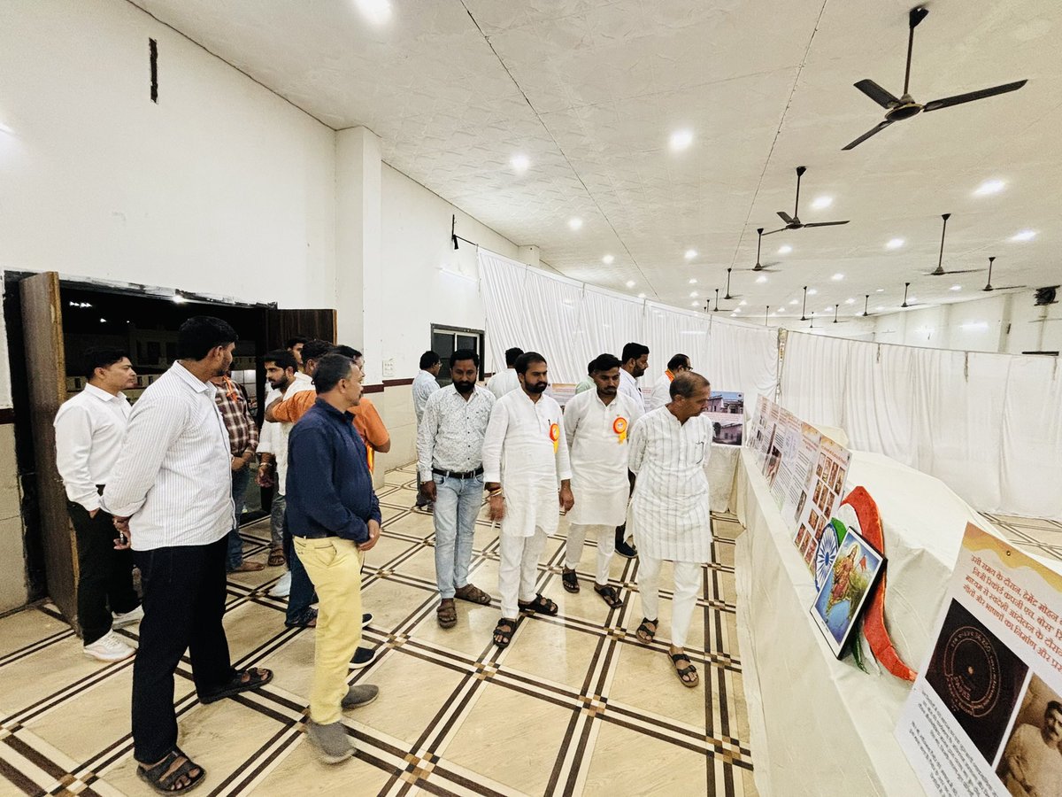 opsakhlecha's tweet photo. 🇮🇳 अखिल भारतीय विद्यार्थी परिषद्, मंदसौर विभाग के अभ्यास वर्ग में सहभागिता 🇮🇳

आज ABVP मंदसौर विभाग के अभ्यास वर्ग में उपस्थित होकर युवा कार्यकर्ताओं के साथ संवाद एवं विचार-विमर्श करने का अवसर प्राप्त हुआ। युवाओं की ऊर्जा, अनुशासन और राष्ट्रहित के प्रति समर्पण सदैव प्रेरणादायी है।

जनप्रतिनिधि के रूप में युवाओं की भूमिका, शिक्षा, सामाजिक दायित्व एवं राष्ट्र निर्माण से जुड़े विषयों पर सार्थक संवाद हुआ।

युवा शक्ति ही विकसित और सशक्त भारत की आधारशिला है।
संगठन से संस्कार, संस्कार से सेवा और सेवा से राष्ट्र निर्माण की यात्रा निरंतर जारी रहे। 🇮🇳

#ABVP #मंदसौरविभाग #अभ्यासवर्ग #युवा_शक्ति #राष्ट्रनिर्माण #जनसेवा
