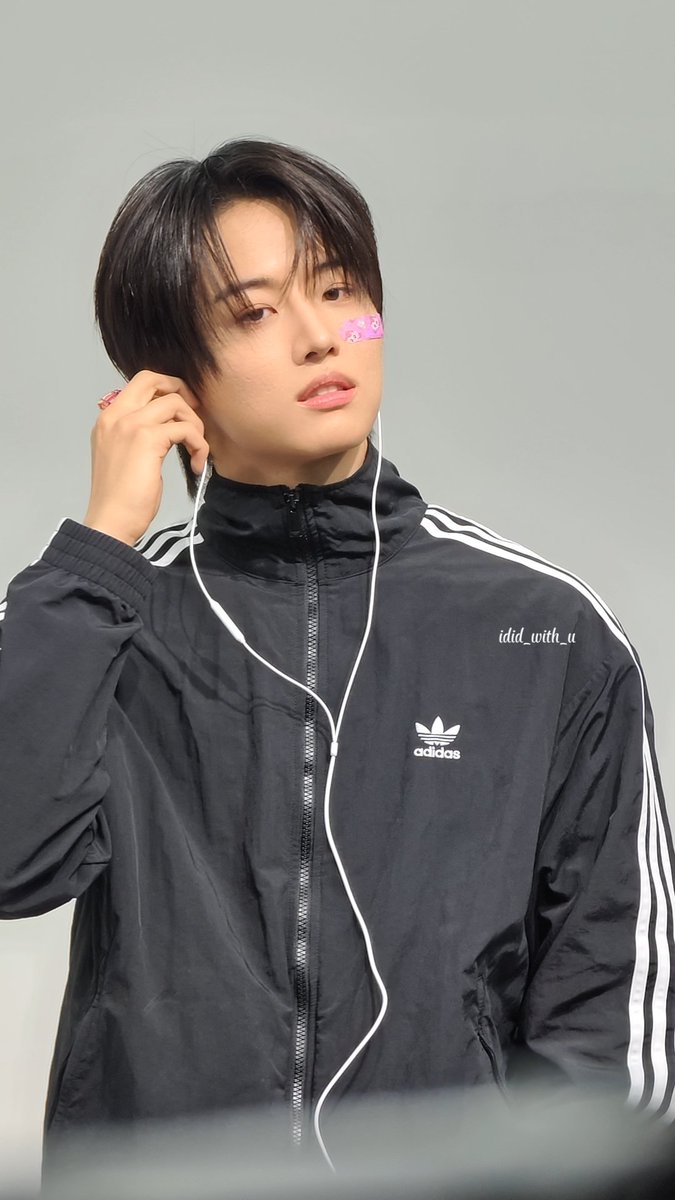 jjaa1222's tweet photo. 같이 음악 들을래? https://t.co/qcK7H97s2l