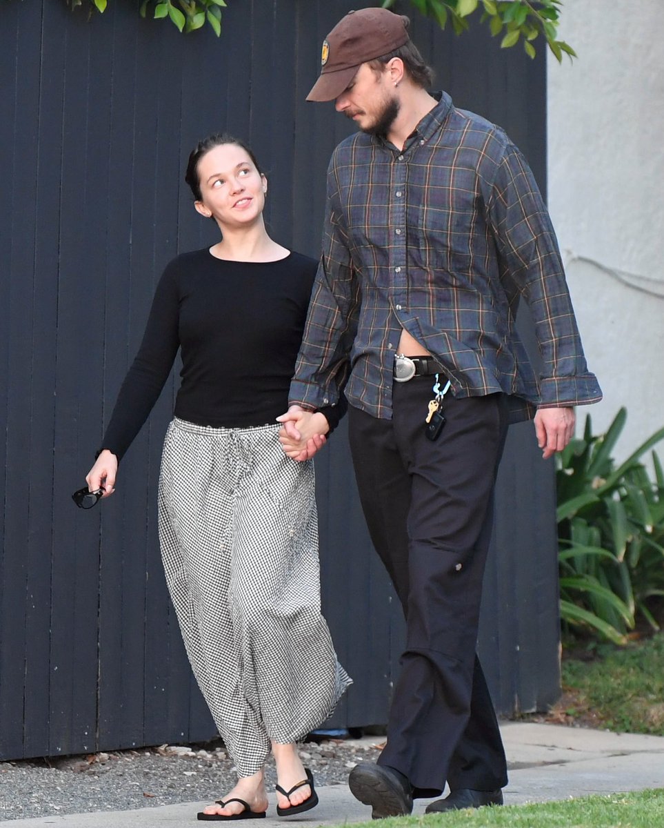 deuxmoiworld's tweet photo. DEUXMOI EXCLUSIVE 📸…Drew Starkey and Cailee Spaeny confirm romance with hand-in-hand LA sighting 📸TheImageDirect https://t.co/sqwWH9YCzH