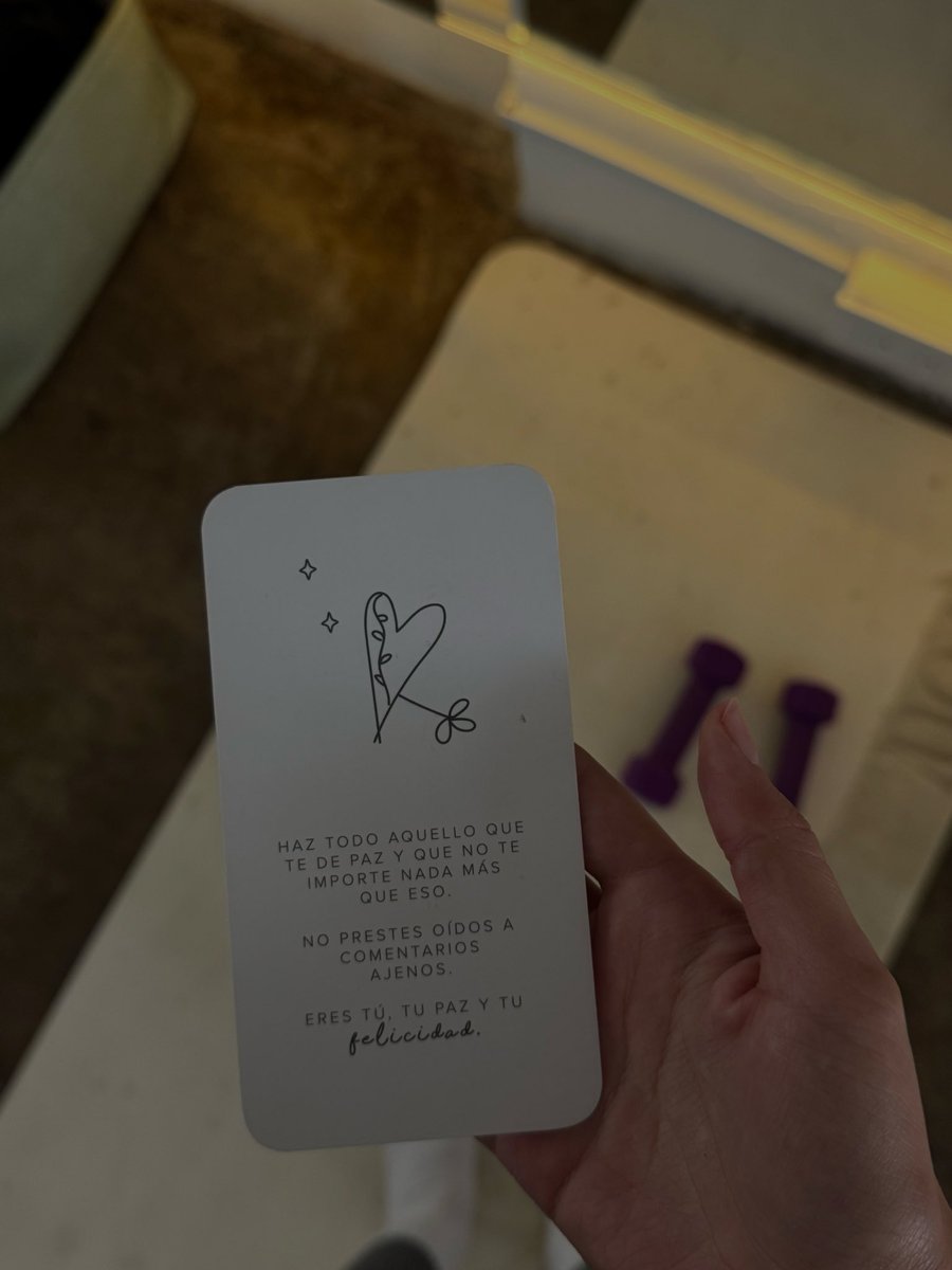 imyosss's tweet photo. flaquita que hace pilates https://t.co/3Lhm2R5q8S