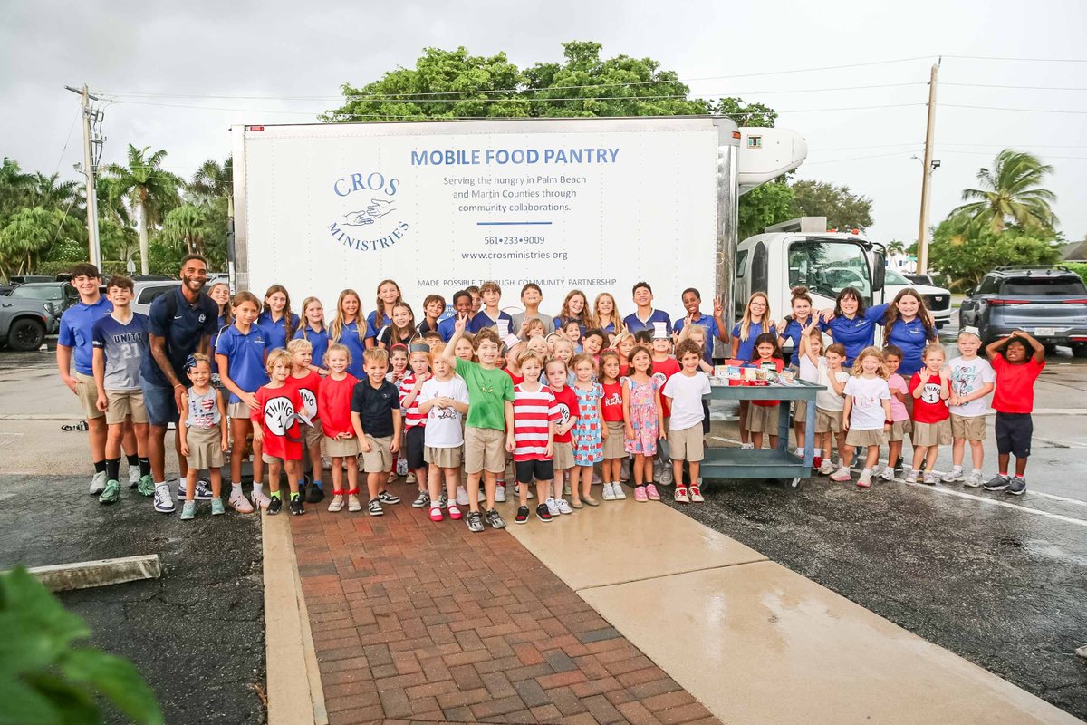 UnitySchoolFL's tweet photo. 🥫 Unity School is proud to partner with CROS Ministries! Our Middle Schoolers are leading the charge, and yesterday our Kindergartners delivered their September collections. Now, 1st Grade is leading our October food drive! Thank you for your generosity! 🤝💙🧡

#UnitySchoolFL https://t.co/rIcYD64zTb