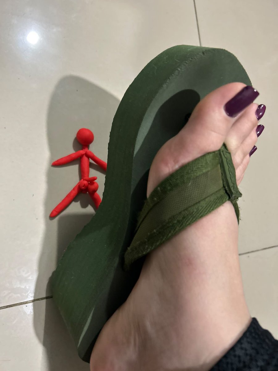 lidimel66's tweet photo. Vídeo Pisando Nos Homens de Massinha … Confesso Q Gostei de Fazer 🌚👣🔥 
#video #reef #bonecodemassinha #smash #kneaded #trampled https://t.co/CpDR1bYLuc