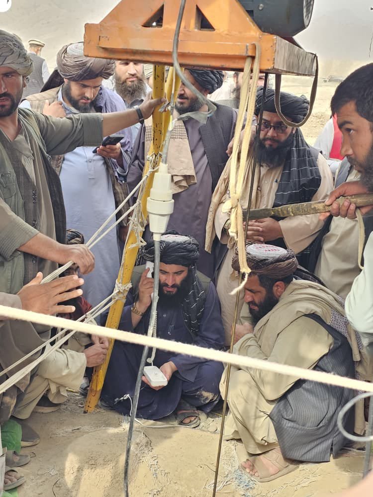 Chashm_Siasat's tweet photo. تمامی گیرماندگان از زیر آوار معدن در چاه‌آب تخار نجات یافتند

تمامی حدود ۱۰ تن که در پی فروریختن یک معدن در مربوطات ولسوالی چاه‌آب ولایت تخار زیر آوار گیر مانده بودند، با تلاش تیم‌های نجات از زیر آوار بیرون کشیده شدند.
۱/۳ https://t.co/Tjq5EJlj7v