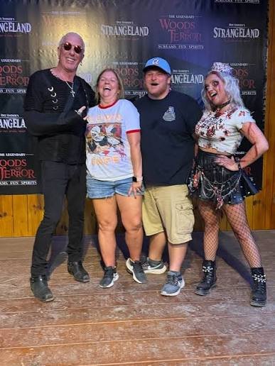 ALEXAND36825774's tweet photo. Can't decide what to do for this year... Help me out and who wants to come with me!?!?
Spooky Empire in Orlando is the closest but Scarefest in Kentucky is the largest and my love For Dee Snider's Strangland is  unnatural and worth the trip to North Carolina! https://t.co/naRtRNR8x7