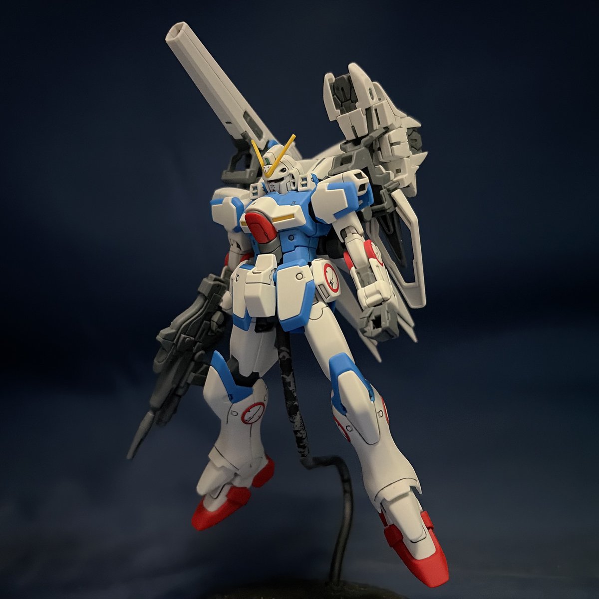 tanupura_hobby's tweet photo. おはようございます❗️🤗
今日も１日宜しくお願いします❗️😆今日は小説版VガンダムよりセカンドVです❗️🥳

Vガンダムの発展型でV2の立ち位置の機体❗️
外見はVに似てますが火力と防御、推力が強化されてます❗️😆

ちな最大推力を出し続けると機体が空中分解する恐れが作中で指摘されてます❗️ヅダ⁉️😱 https://t.co/beij5UN3iO