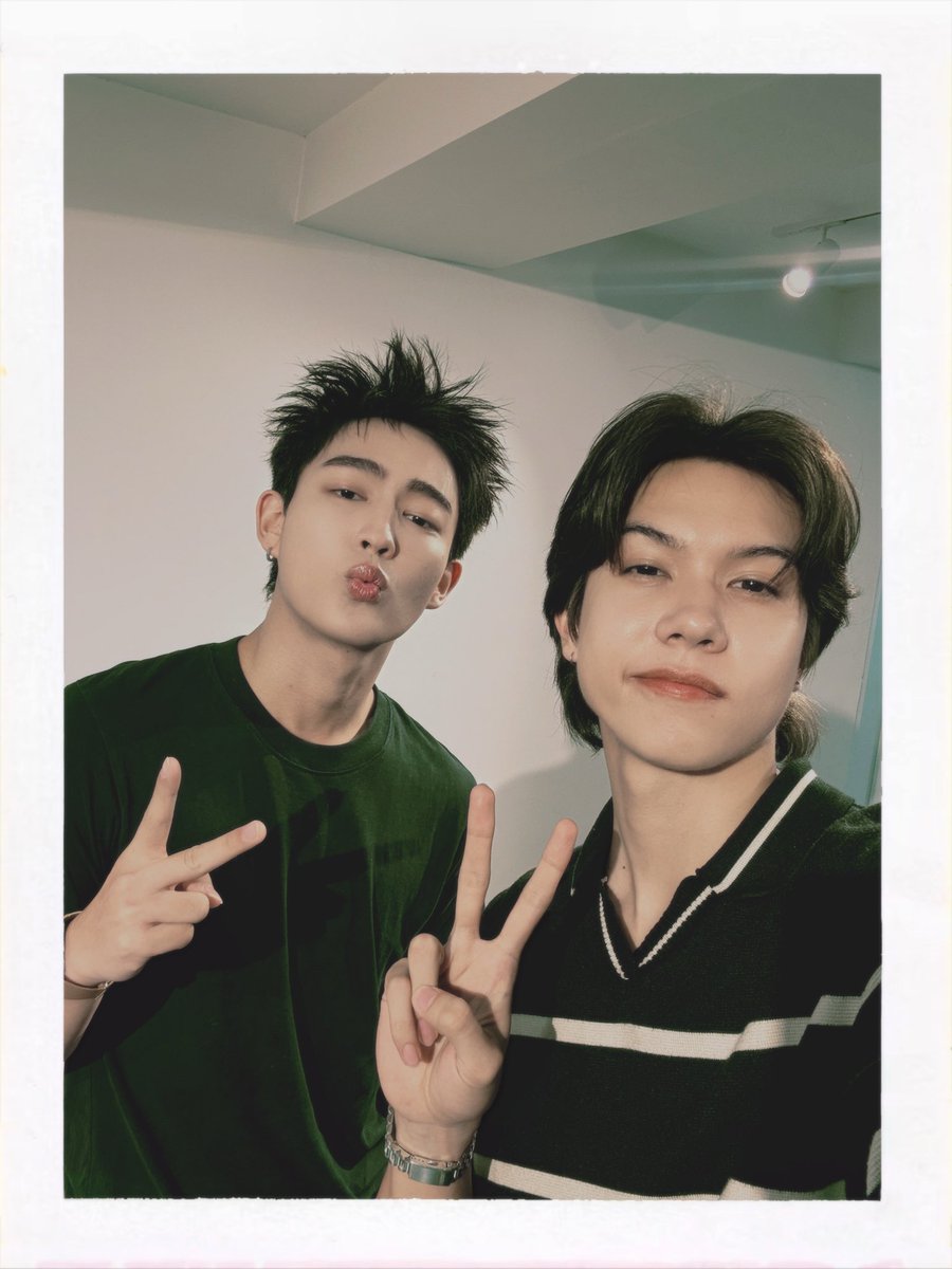 alexbucklandd's tweet photo. คอนแกรทโบร๋อีกคนน ฝากตัดต่อชุดครุยให้ฮาร์ทหน่อยค้าบ https://t.co/hO5rkE5XzW