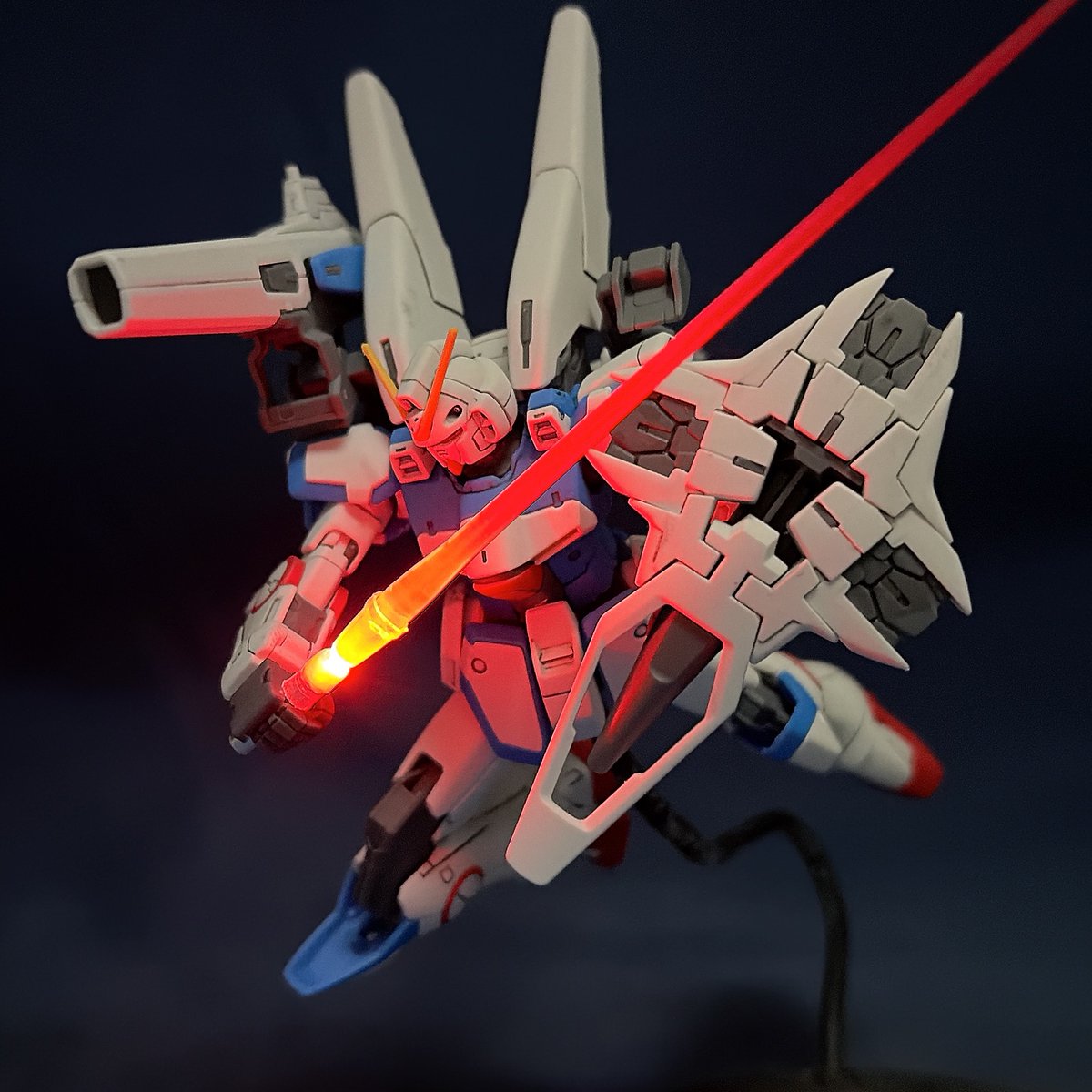 tanupura_hobby's tweet photo. おはようございます❗️🤗
今日も１日宜しくお願いします❗️😆今日は小説版VガンダムよりセカンドVです❗️🥳

Vガンダムの発展型でV2の立ち位置の機体❗️
外見はVに似てますが火力と防御、推力が強化されてます❗️😆

ちな最大推力を出し続けると機体が空中分解する恐れが作中で指摘されてます❗️ヅダ⁉️😱 https://t.co/beij5UN3iO