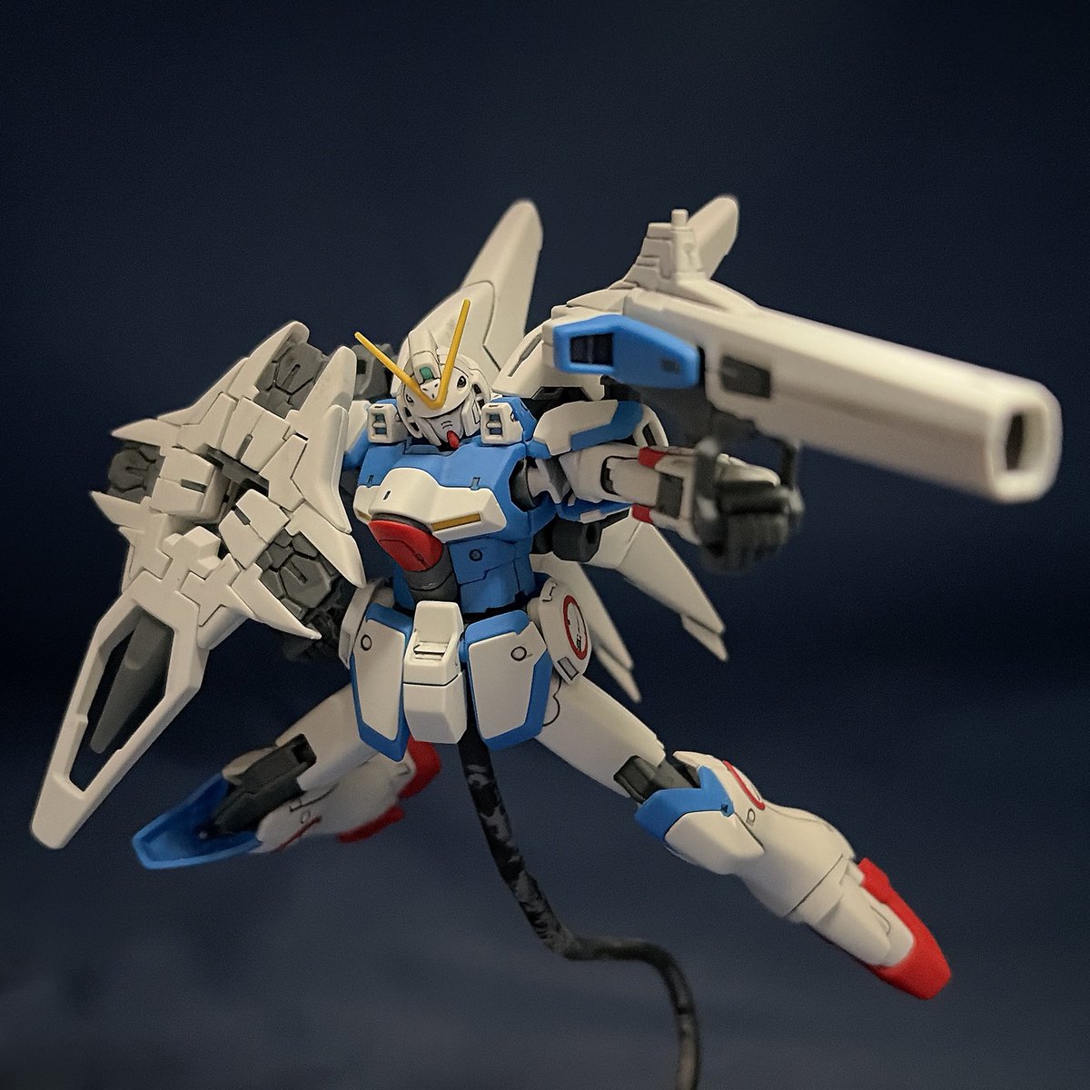 tanupura_hobby's tweet photo. おはようございます❗️🤗
今日も１日宜しくお願いします❗️😆今日は小説版VガンダムよりセカンドVです❗️🥳

Vガンダムの発展型でV2の立ち位置の機体❗️
外見はVに似てますが火力と防御、推力が強化されてます❗️😆

ちな最大推力を出し続けると機体が空中分解する恐れが作中で指摘されてます❗️ヅダ⁉️😱 https://t.co/beij5UN3iO