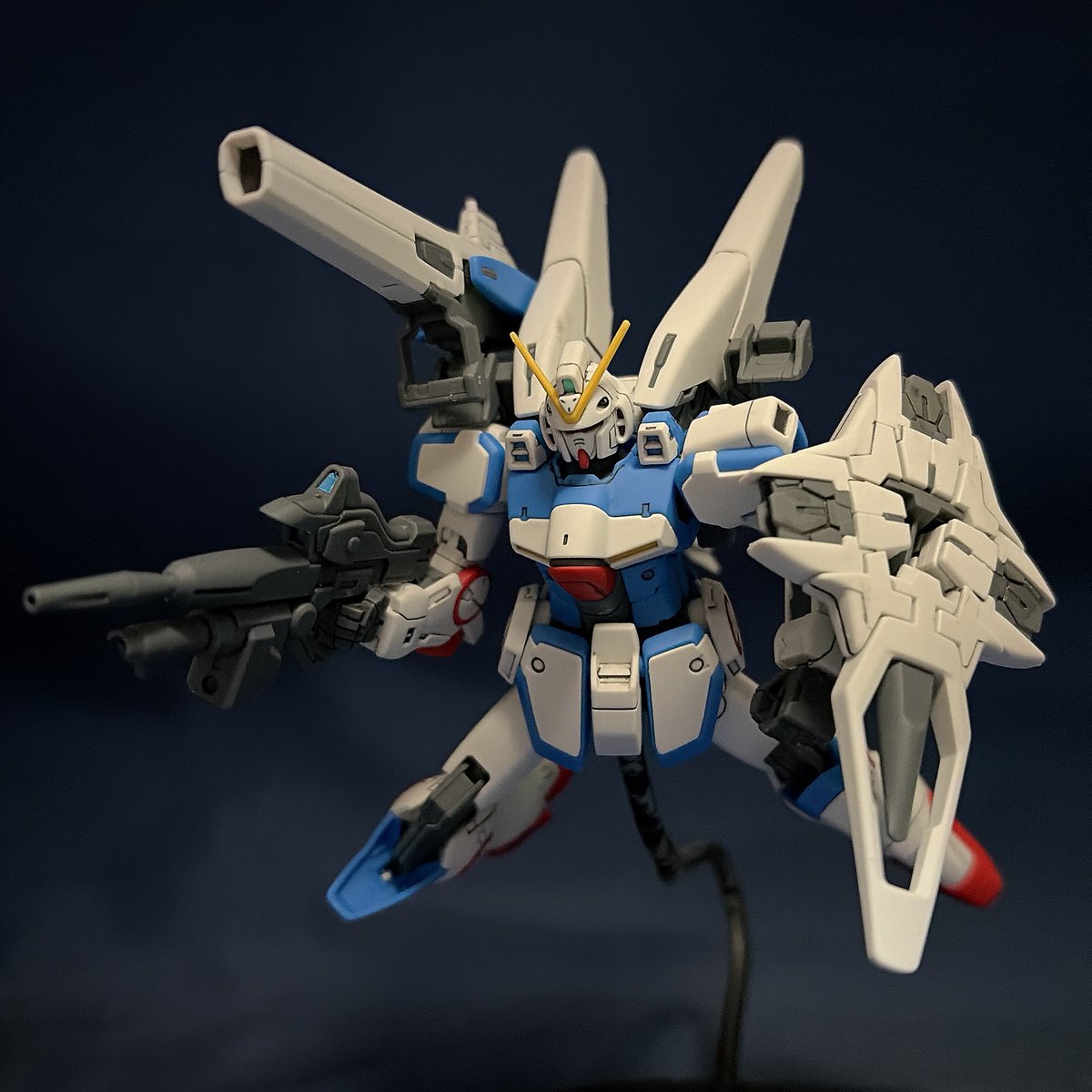 tanupura_hobby's tweet photo. おはようございます❗️🤗
今日も１日宜しくお願いします❗️😆今日は小説版VガンダムよりセカンドVです❗️🥳

Vガンダムの発展型でV2の立ち位置の機体❗️
外見はVに似てますが火力と防御、推力が強化されてます❗️😆

ちな最大推力を出し続けると機体が空中分解する恐れが作中で指摘されてます❗️ヅダ⁉️😱 https://t.co/beij5UN3iO