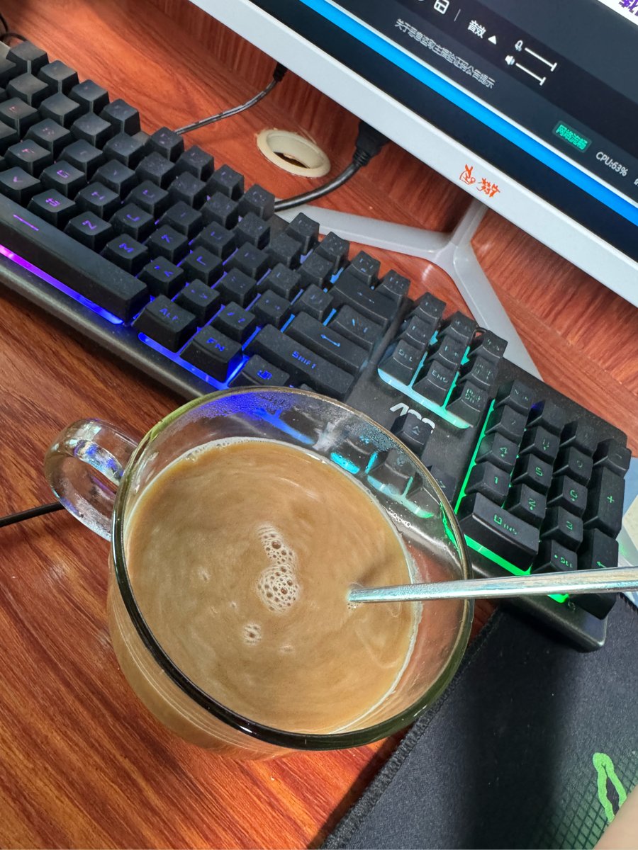 NatalieStopgbn's tweet photo. Momento de descanso rápido ; trabajo espera un ratito, yo disfruto mi café tranquilo. https://t.co/L8KlNG1vgZ
