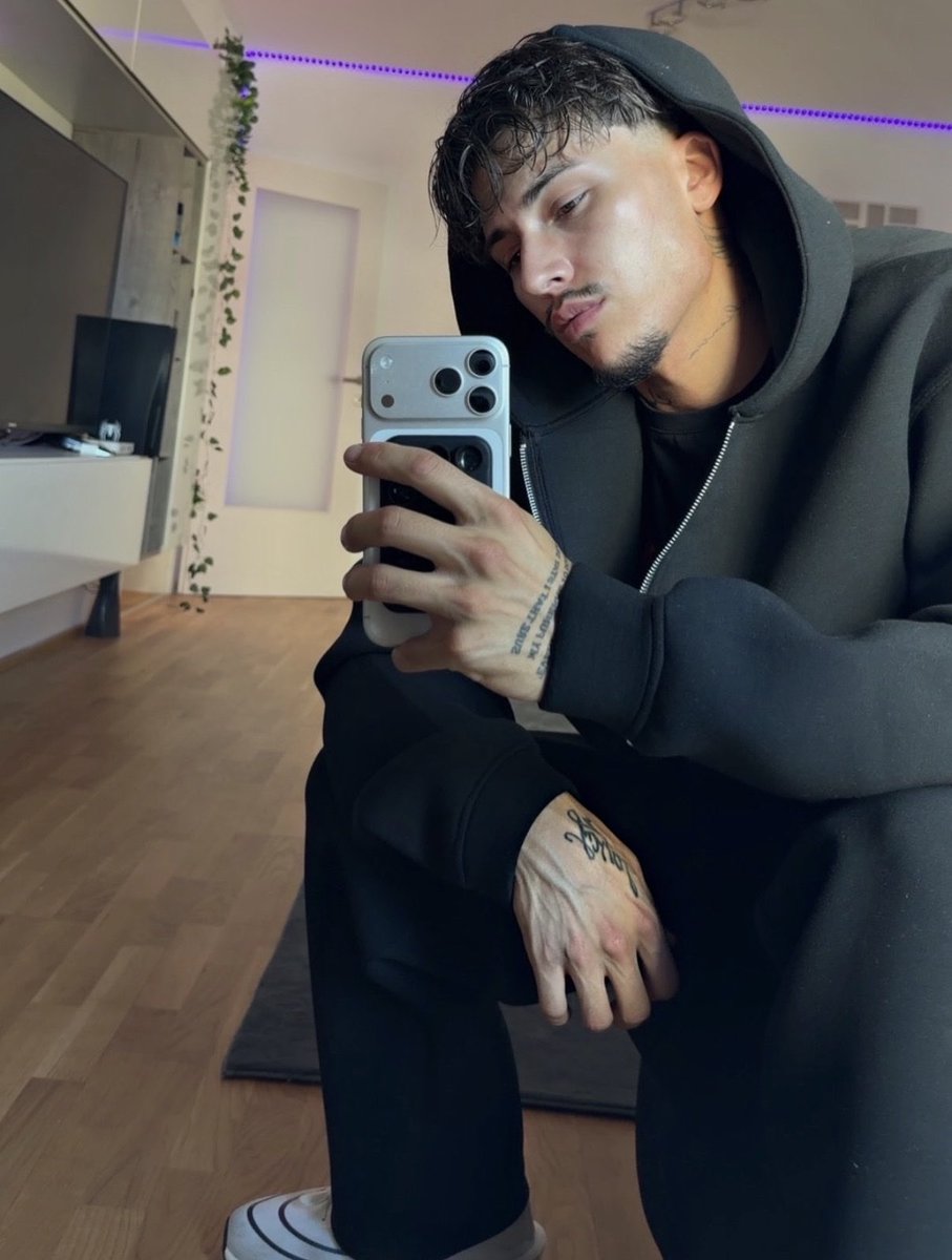 inkedproblem's tweet photo. INTERACTION CALL —

name‘s devon. 20irl. looking for moots.

                 like &amp; retweet 4 moots https://t.co/puCoB19Jvt