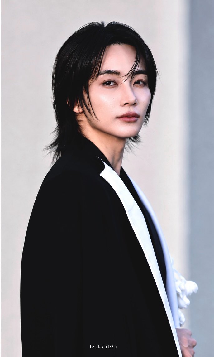 pearlcloud1004's tweet photo. 251002 GIVENCHY
#윤정한 #정한 #JEONGHAN #ジョンハン
#세븐틴 #SEVENTEEN
#JEONGHANxGIVENCHY
#GivenchySS27
#ParisFashionWeek https://t.co/iQgAJfTi2K