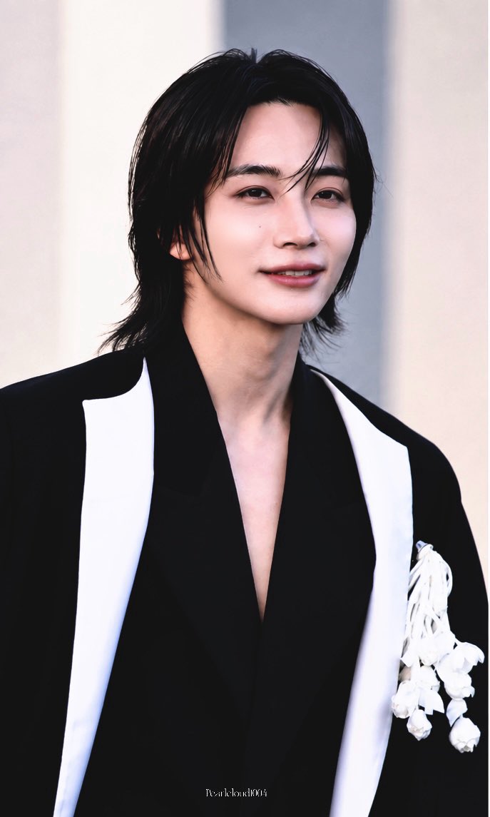 pearlcloud1004's tweet photo. 251002 GIVENCHY
#윤정한 #정한 #JEONGHAN #ジョンハン
#세븐틴 #SEVENTEEN
#JEONGHANxGIVENCHY
#GivenchySS27
#ParisFashionWeek https://t.co/iQgAJfTi2K