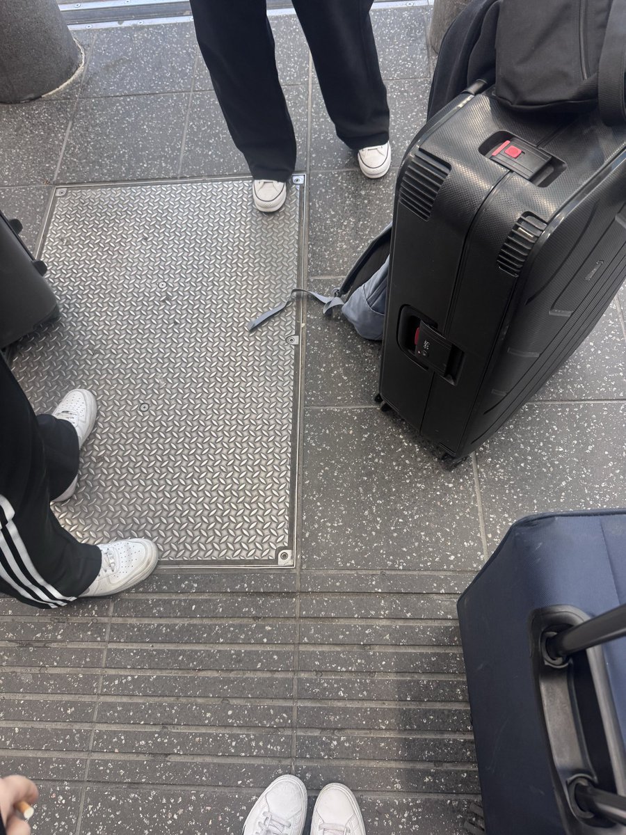 StudyForMoney34's tweet photo. Na ihr Penner, bezahlt unseren Urlaub auf https://t.co/YS7FUFMu7B