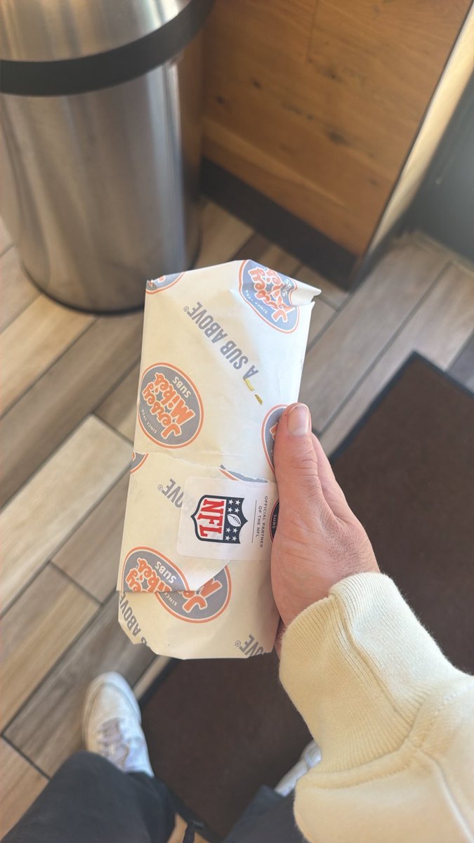 MaxOlson55's tweet photo. Jersey mikes sandwich gets smaller every time. Actually wtf https://t.co/DBUj7UZ9YP