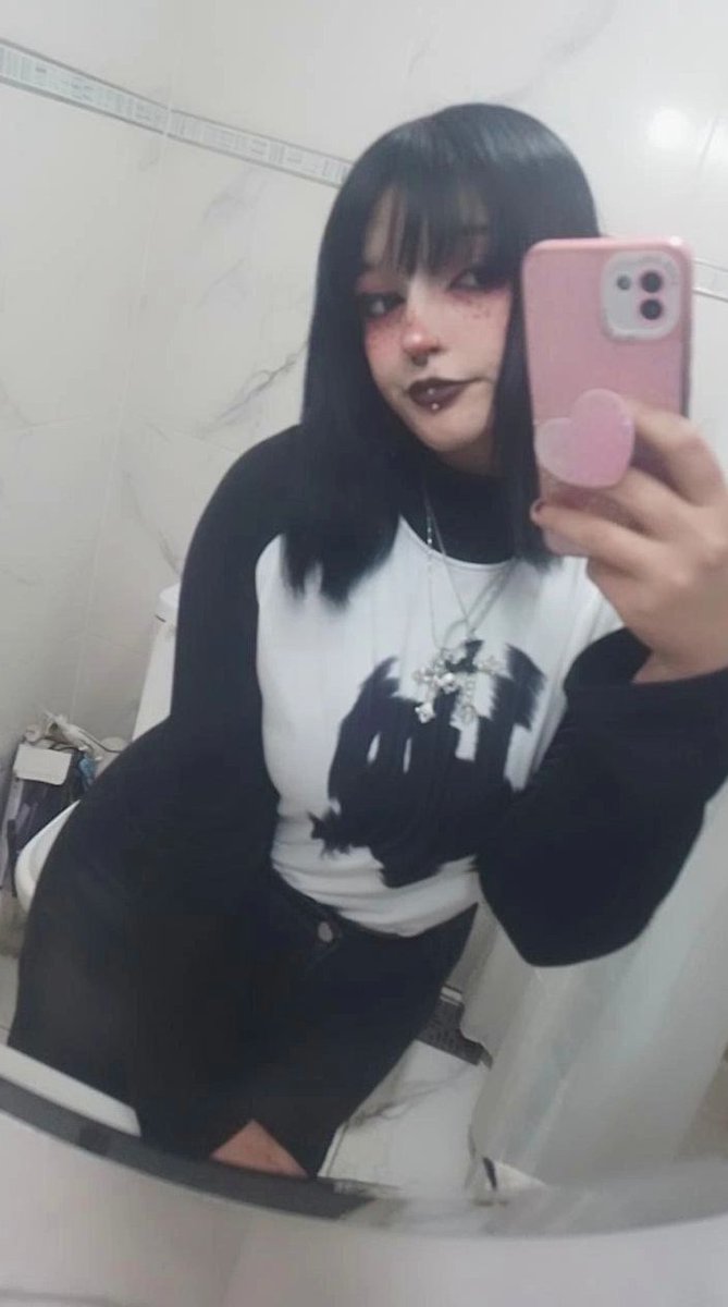 Lisabrites's tweet photo. 🆘 ESSA GOTICA DA ARGENTINA VAZOU COM FOTOS QUE MANDOU PRA AMIGA, QUEM MANDOU CONFIAR 🆘

Vem conhecer os mais RAROS DA WEB BRASIL ♨️

🧶 Segue o fio da meada 👉🏻 https://t.co/Hz9SzmjqQo https://t.co/77Qk6c545w