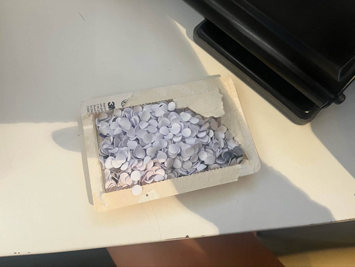 n7263829's tweet photo. Hard at work today https://t.co/H4XWGVFUUc