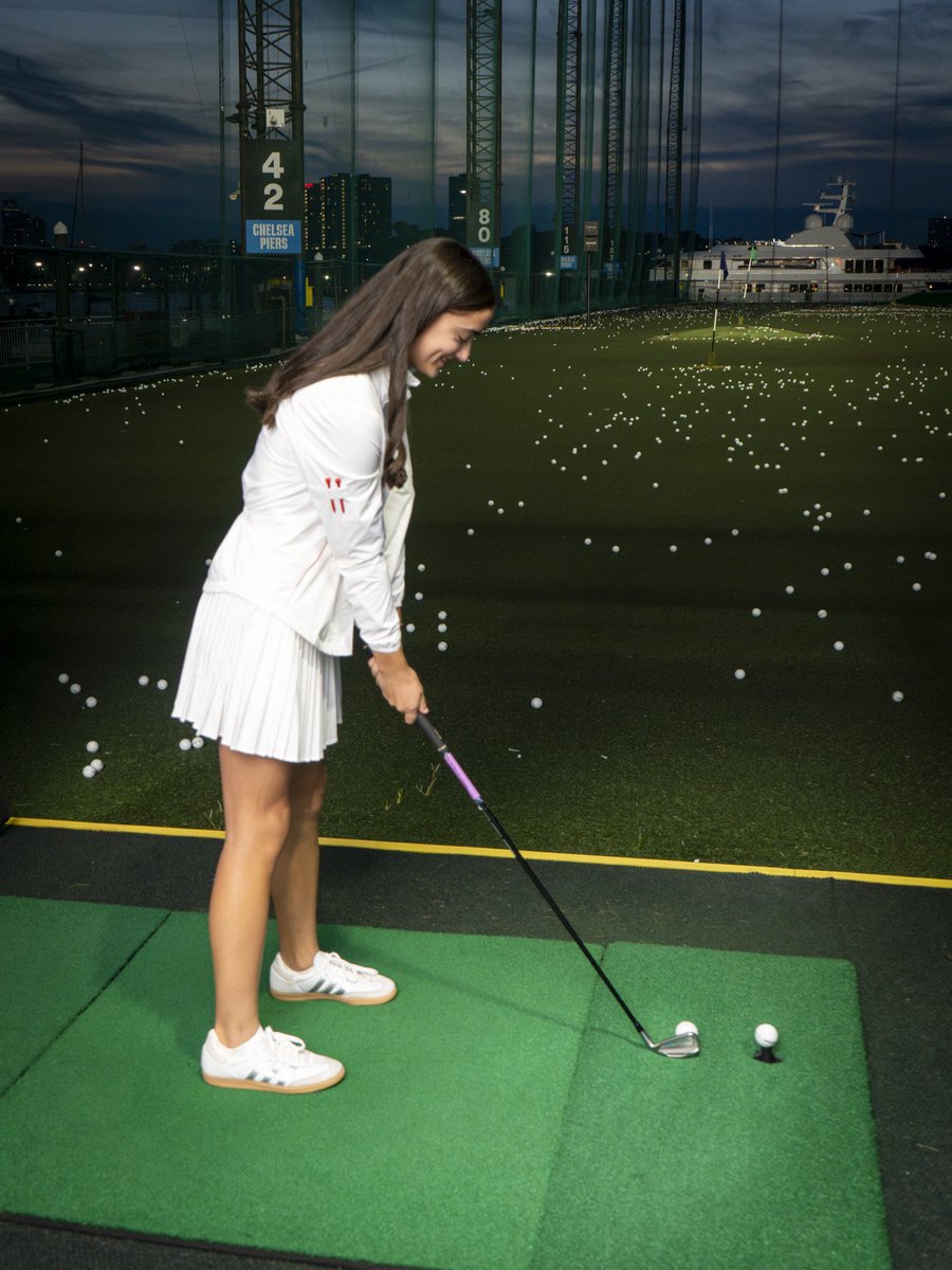 RED's tweet photo. Teed off the launch of the (FEATHERIE)ᴿᴱᴰ partnership this week at @ChelseaPiersNYC 
25% of sales from the (FEATHERIE)ᴿᴱᴰ collection will help support (RED)'s efforts to empower women and girls globally.
Learn more about the collection: https://t.co/QiZBrEDW5O https://t.co/56IVKvxBnL