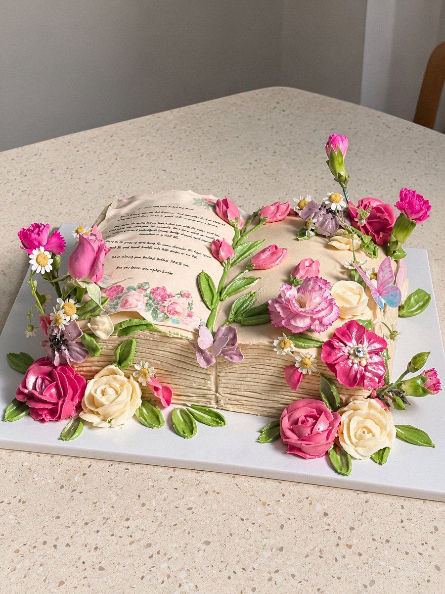 gardenofcolours's tweet photo. floral book cake 🌸 https://t.co/Dr5ZqHmar7