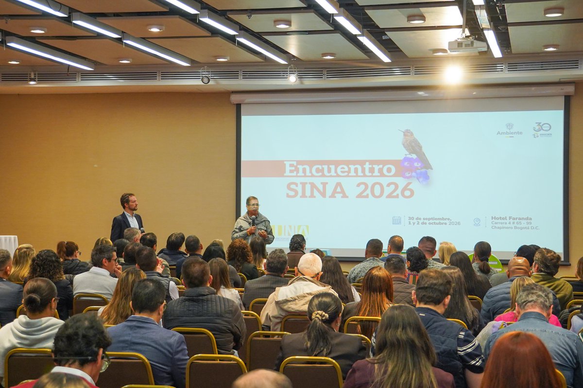 MinAmbienteCo's tweet photo. 🌿 ¡Iniciamos el tercer día del Encuentro SINA: Construyendo la #PatriaMilagro!

Después de dos jornadas de diálogo y trabajo conjunto, el @MinAmbienteCo, las 33 Corporaciones Autónomas Regionales y de Desarrollo Sostenible, @ASOCARS y las entidades del Sistema Nacional Ambiental continúan construyendo una hoja de ruta común para fortalecer la gestión ambiental desde los territorios.

Avanzamos en la articulación de propuestas y acciones alrededor de la #AgendaABC: Agua, Biodiversidad y Comunidades, poniendo en el centro las necesidades, experiencias y oportunidades de cada región.

Seguimos fortaleciendo un SINA que trabaja como sistema, conecta capacidades y convierte los acuerdos en acciones para los territorios.