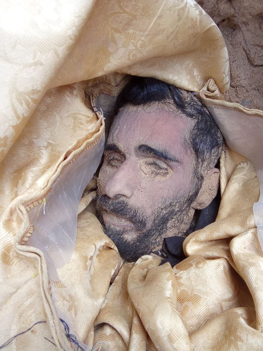 islamasalya88's tweet photo. “Allah yolunda öldürülenlere ‘ölüler’ demeyin. Bilakis onlar diridirler; fakat siz farkında değilsiniz.”
Bakara Suresi, 154. ayet

2024 yılında şehit oldu. 2026 yılında kabri açıldığında naaşını olduğu gibi buldular.

Şehit Ahmed Nail Ebu Sultan.
Allah rahmet eylesin 
📷📍 Gazze https://t.co/LYTd9d2KeF
