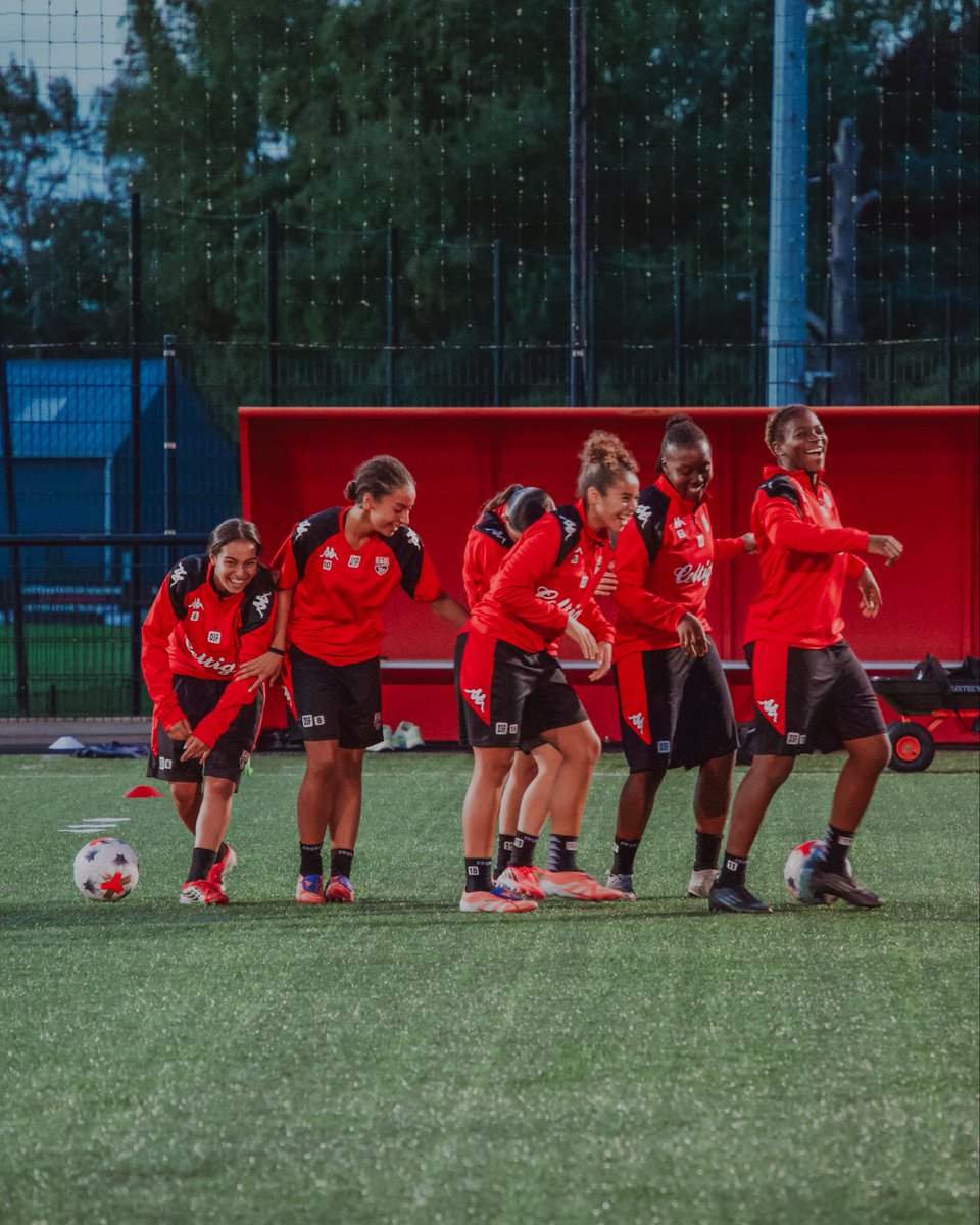 EAG_feminines's tweet photo. 𝐃𝐞𝐫𝐧𝐢𝐞𝐫𝐬 𝐫𝐞́𝐠𝐥𝐚𝐠𝐞𝐬 avant le déplacement à Caen. 😄

#EnAvant #WarRaok https://t.co/8Bv4hnbhuj