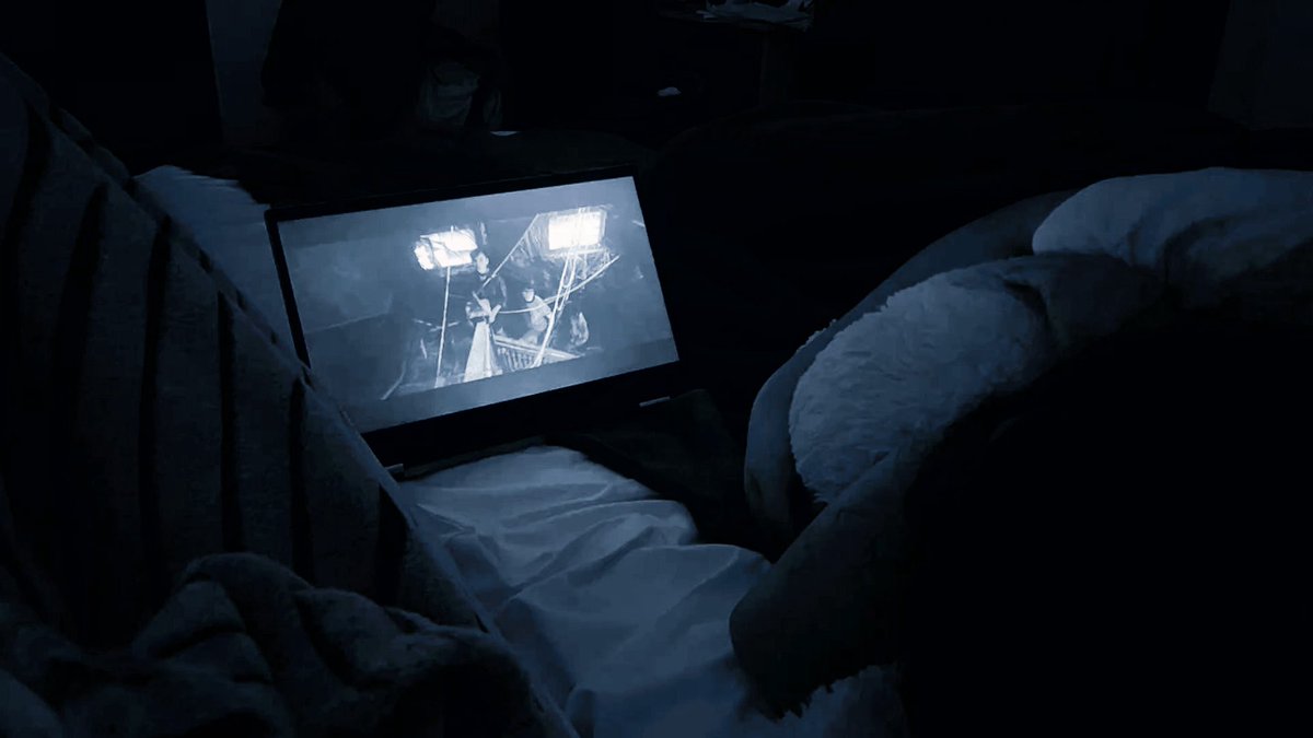 BayaSadrah's tweet photo. ㅤㅤㅤㅤ

Bro sibuk banget pun akhirnya inget pulang, jadinya marathon film.

ㅤ https://t.co/1Vw4GcuWyW